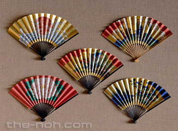 Fans traditionally used in the
official performance style of Noh,gobandate.